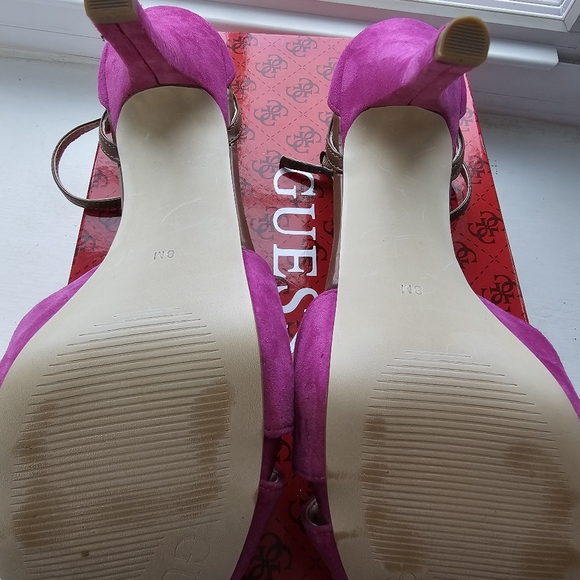 Guess GWSABRILLE2 suade/leather pink heels with bows and buckles. Size 8.5 - Picture 6 of 6